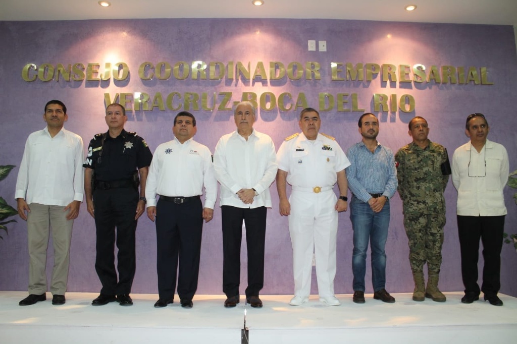 Imagen Se reúnen empresarios, alcalde de Veracruz y SSP para abordar fortalecimiento de seguridad