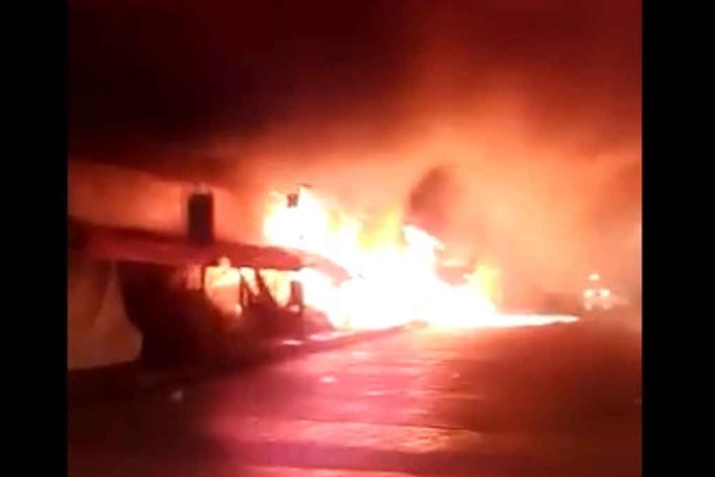 Imagen Incendio consume mercado de Córdoba, Veracruz, esta madrugada