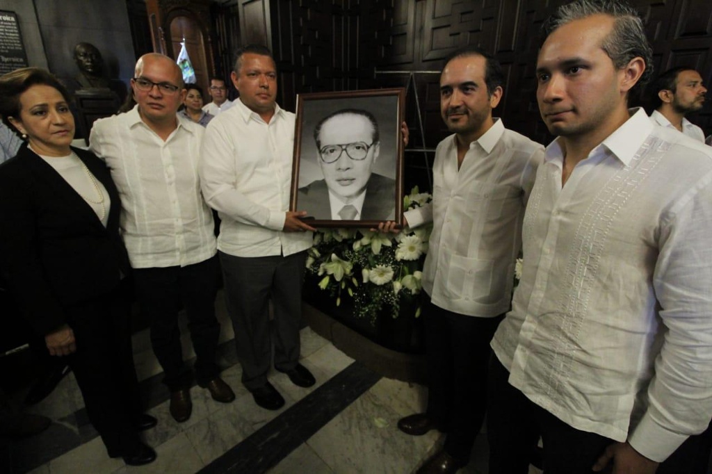 Imagen Rinden homenaje póstumo a ex alcade Adalberto Tejeda Patraca en Veracruz 