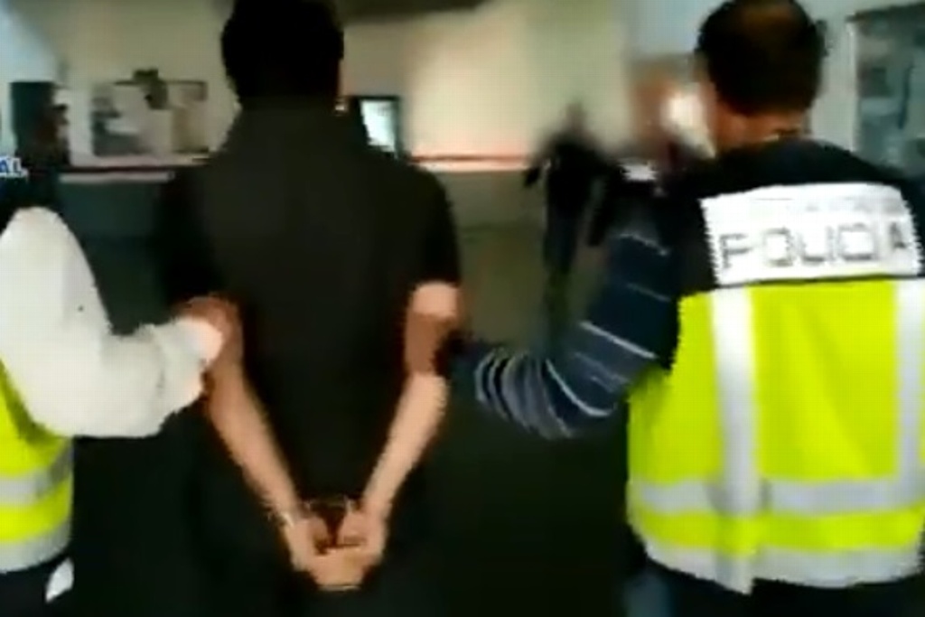 Imagen Difunden las primeras imágenes de la detención de ex director de Pemex en España (+Video)
