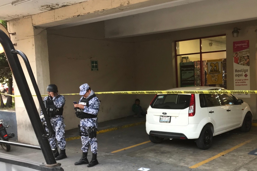 Imagen Hombre muere en estacionamiento de tienda comercial en Veracruz