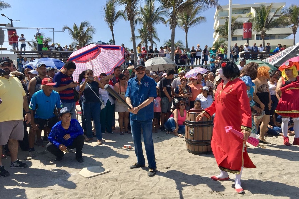 Imagen Invitan al tradicional partido de “Solteras vs Casadas” en Playa Martí de Veracruz