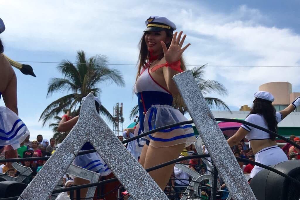 Imagen Soy veracruzano, siempre venimos a ver cuándo menos un desfile de Carnaval: Delegado federal