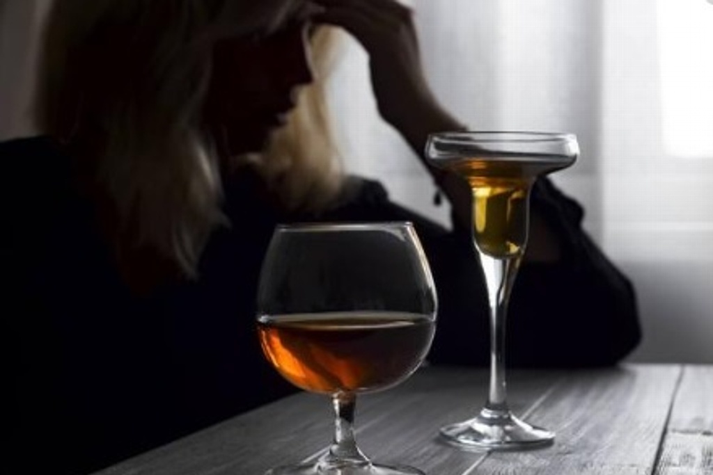Imagen Aumenta adicción de mujeres al alcohol en Veracruz, reporta Cúspide