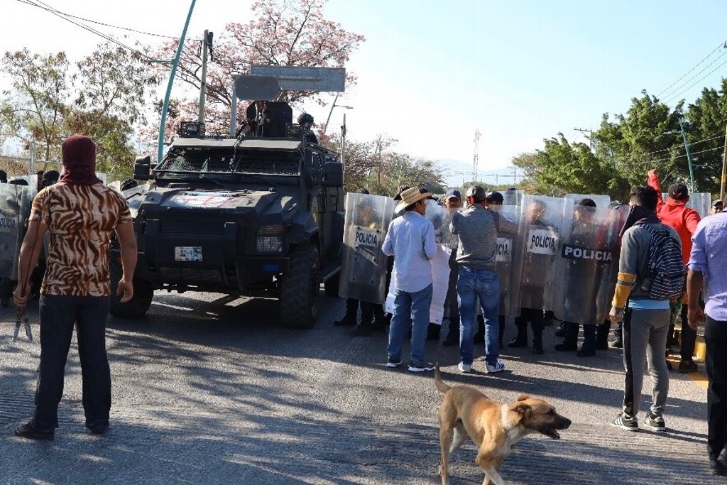 Imagen Fiscalía investiga enfrentamiento entre normalistas y policía en Chiapas