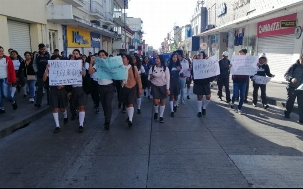 Imagen Reportan que hasta 5 asaltos diarios sufren estudiantes del Cobaev de Córdoba, Veracruz