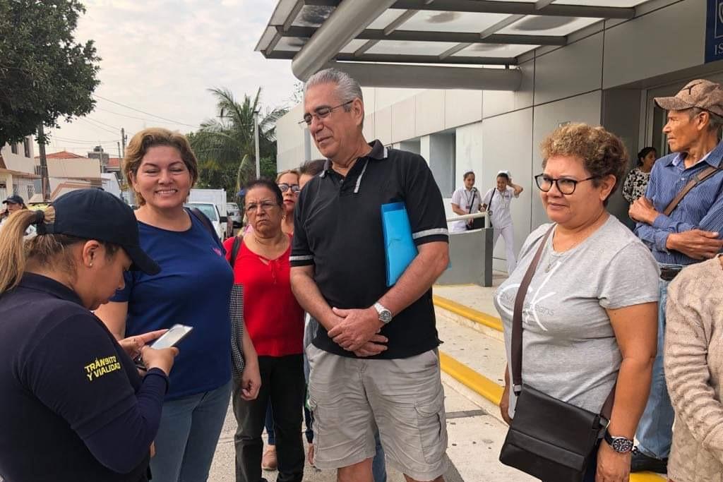 Imagen Se manifiestan derechohabientes del ISSSTE en Veracruz por falta de citas y medicamentos 