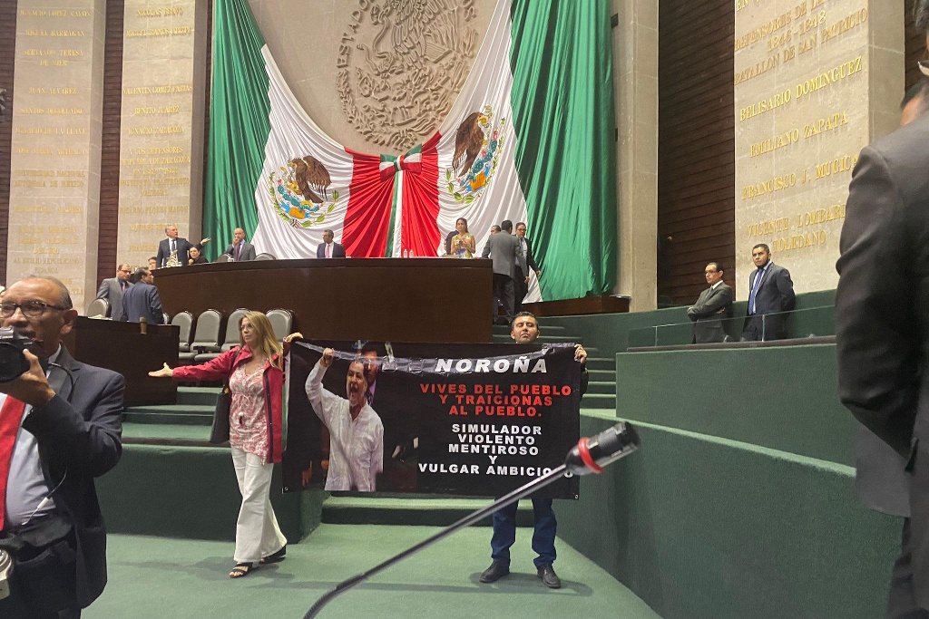 Imagen Expareja de diputado Gerardo Fernández Noroña lo encara en San Lázaro; lo llama mentiroso