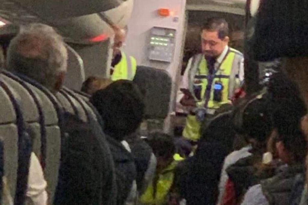 Imagen Se enferma a bordo del avión y retrasa vuelo de CDMX a Veracruz 