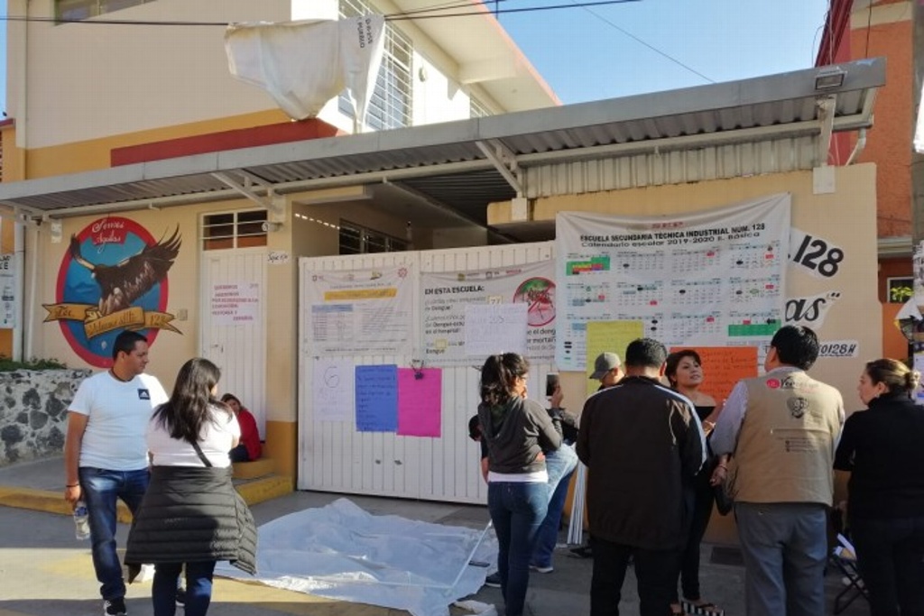 Se manifiestan en secundaria 128 por falta de 6 maestros en Xalapa ...