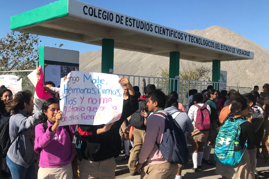 Imagen Denuncian a trabajador del CECyTEV de presuntamente acosar a alumnas en Medellín, Veracruz
