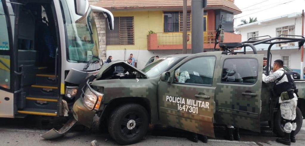 Imagen Choca camioneta de la Guardia Nacional en Córdoba, Veracruz; hay 5 heridos
