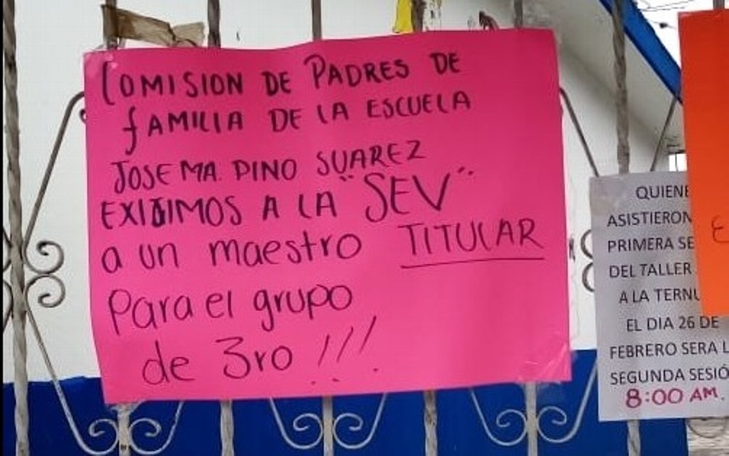 Imagen Toman escuela en Córdoba,Veracruz; piden maestro para tercer grado