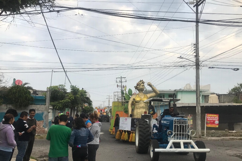 Imagen Tras retener carros alegóricos, CFE restableció servicio de luz a colonia Playa Linda: Contingentes del Carnaval 