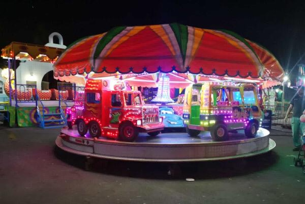 Imagen Menor cae de juego mecánico en feria de Veracruz y es trasladado a la Cruz Roja