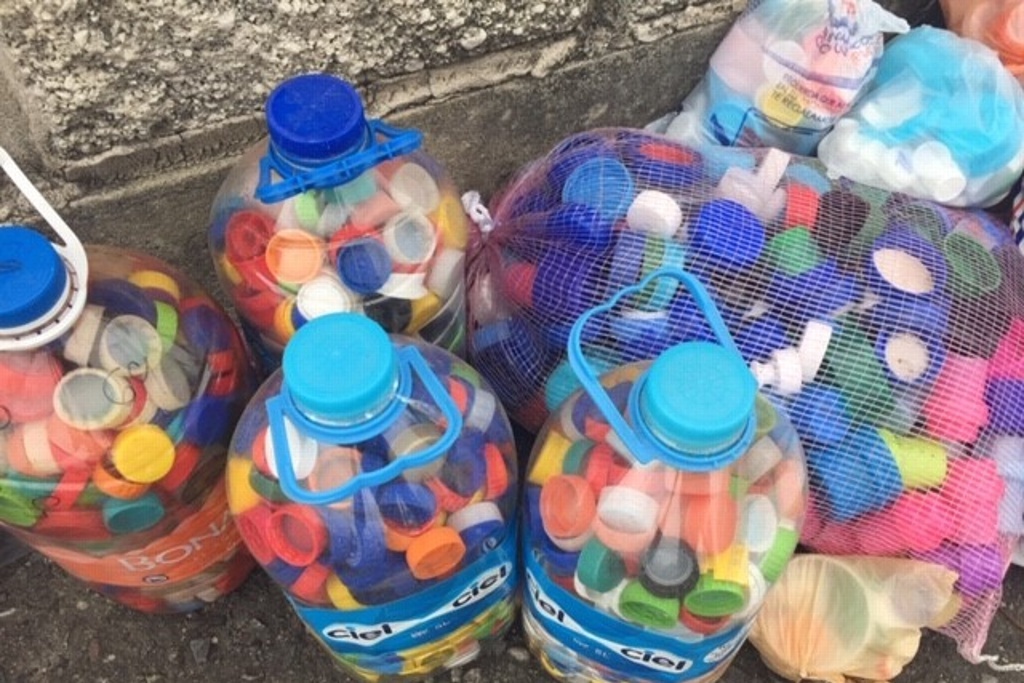 Imagen ¿Por qué se juntan las tapitas de plástico para salvar vidas?