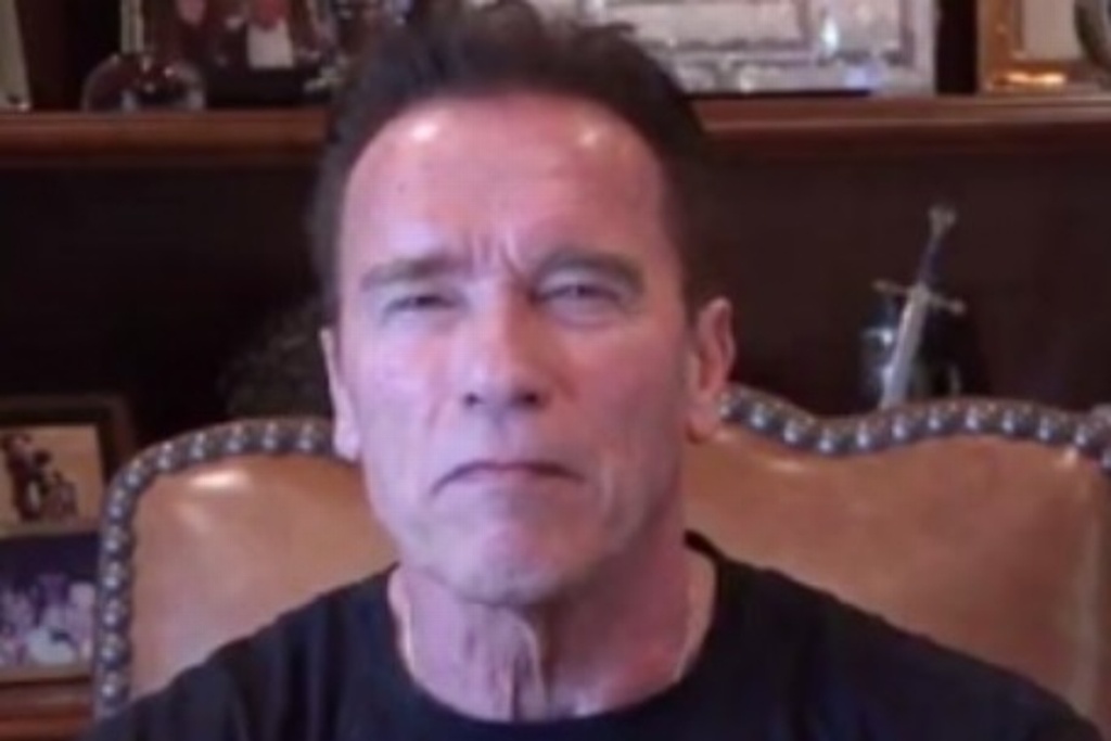 Imagen Arnold Schwarzenegger dona un millón de dólares para suministros médicos