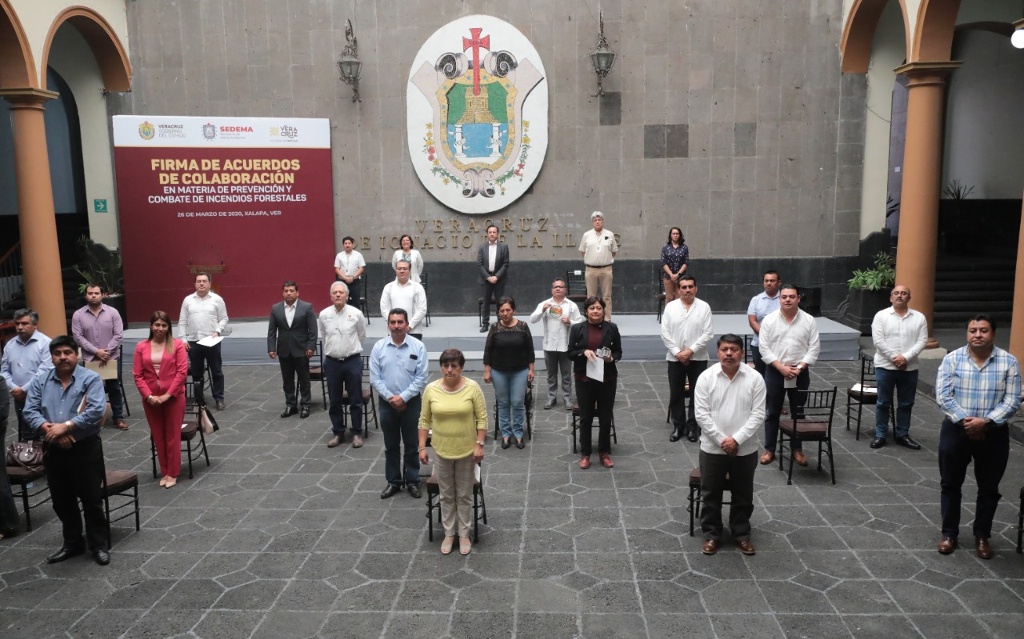Imagen Gobierno de Veracruz y 20 municipios firman alianza para prevenir y combatir incendios forestales