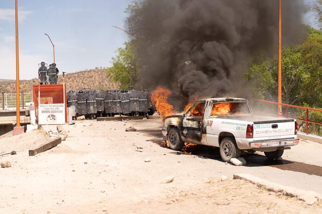 Imagen Queman vehículos tras extracción de agua en presa La Boquilla, en Chihuahua (+Video)