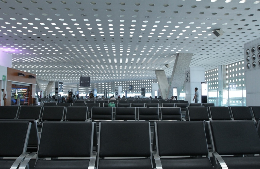 Imagen Por Covid-19, se vacían los pasillos del Aeropuerto de la Ciudad de México