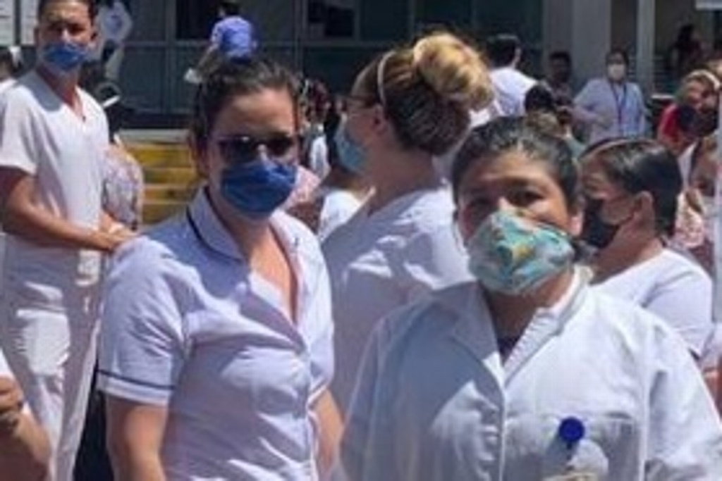 Imagen Bañan con cloro y discriminan a enfermeras por miedo a coronavirus
