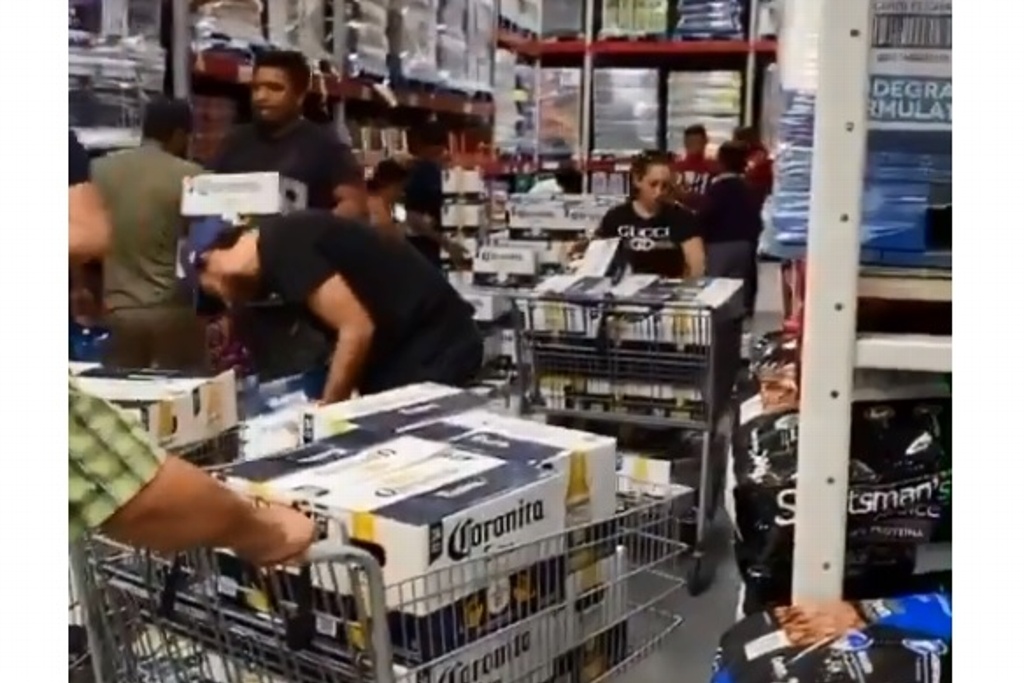 Imagen Reportan compras de pánico en Monterrey por cierre de cervecera