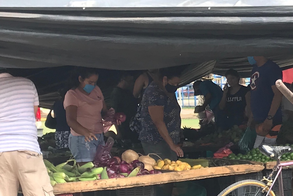Imagen Tianguis de Tejería, solo con comercios esenciales; aunque con pocas medidas sanitarias