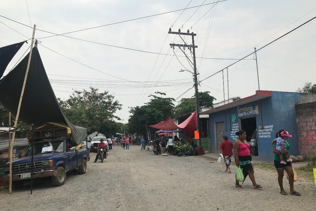 Imagen Prohíben a tianguistas de Dos Caminos, Veracruz vender en la calles por COVID-19
