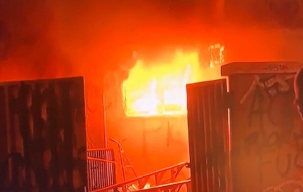 Imagen Tras protestas, arde estructura frente a la Casa Blanca