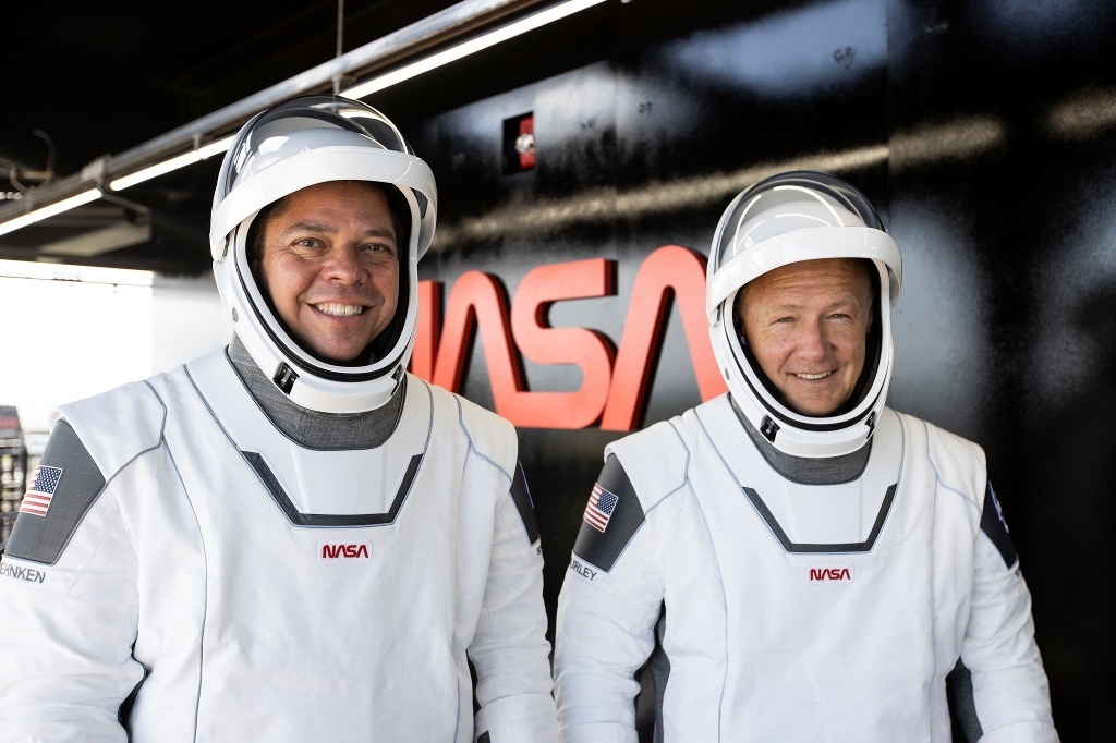Imagen ¿Conoces al mexicano que diseñó los trajes de los astronautas de la misión Space X?