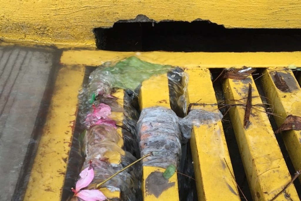 Imagen No son kilos, son toneladas de basura que se han limpiado de alcantarillas en Veracruz: Obras Públicas