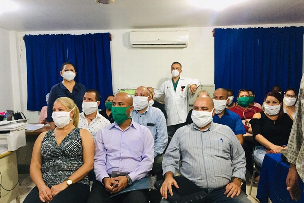 Imagen Llegan médicos cubanos a Minatitlán, Veracruz; atenderán pacientes de COVID-19