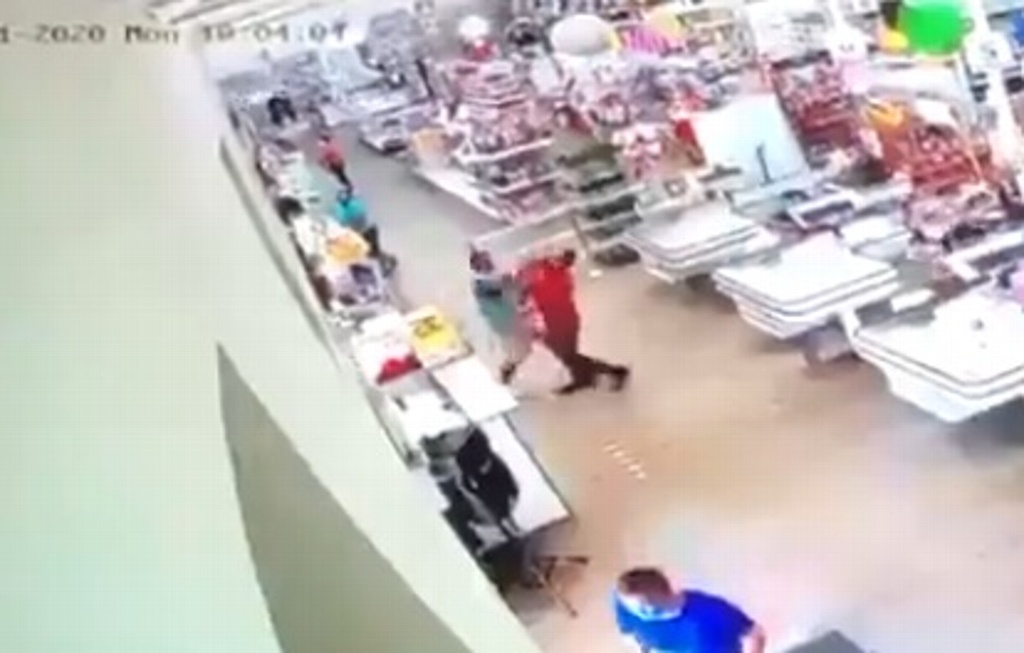 Imagen Golpean a trabajador de tienda por solicitar uso de cubrebocas (+Video)