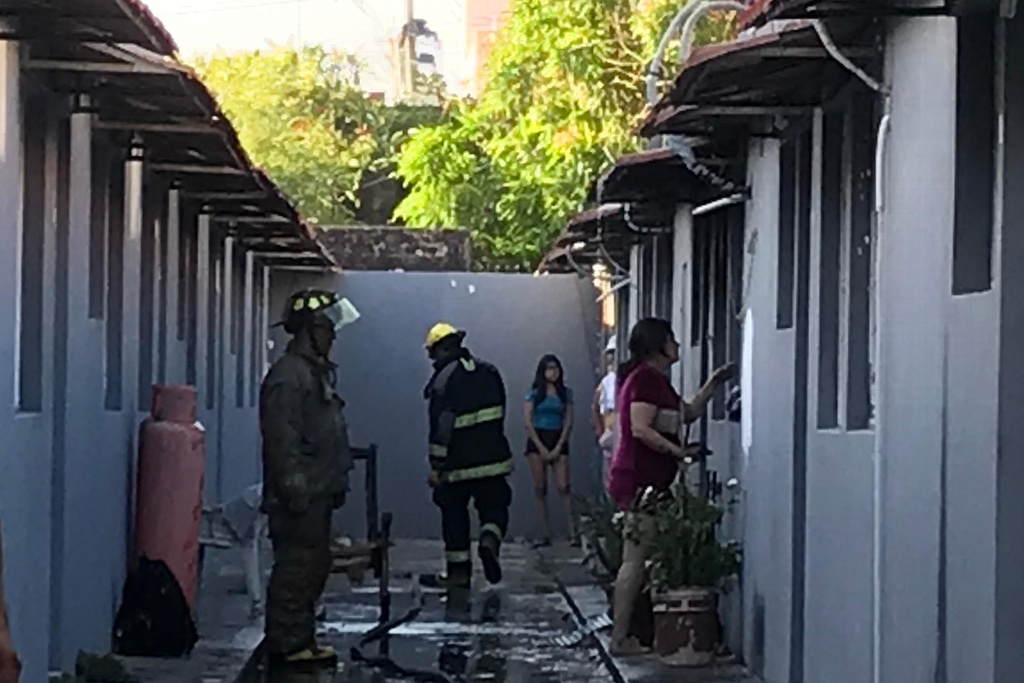 Imagen Familia pierde todo al incendiarse su vivienda en Veracruz