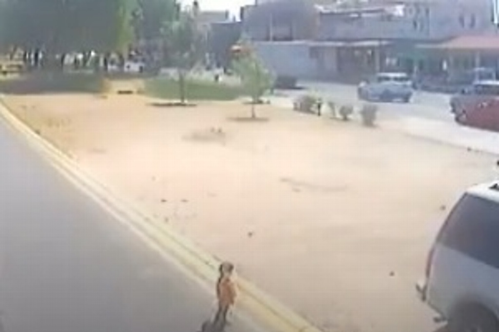 Imagen Se viraliza niño a punto de ser arrollado por transporte público (+Video)