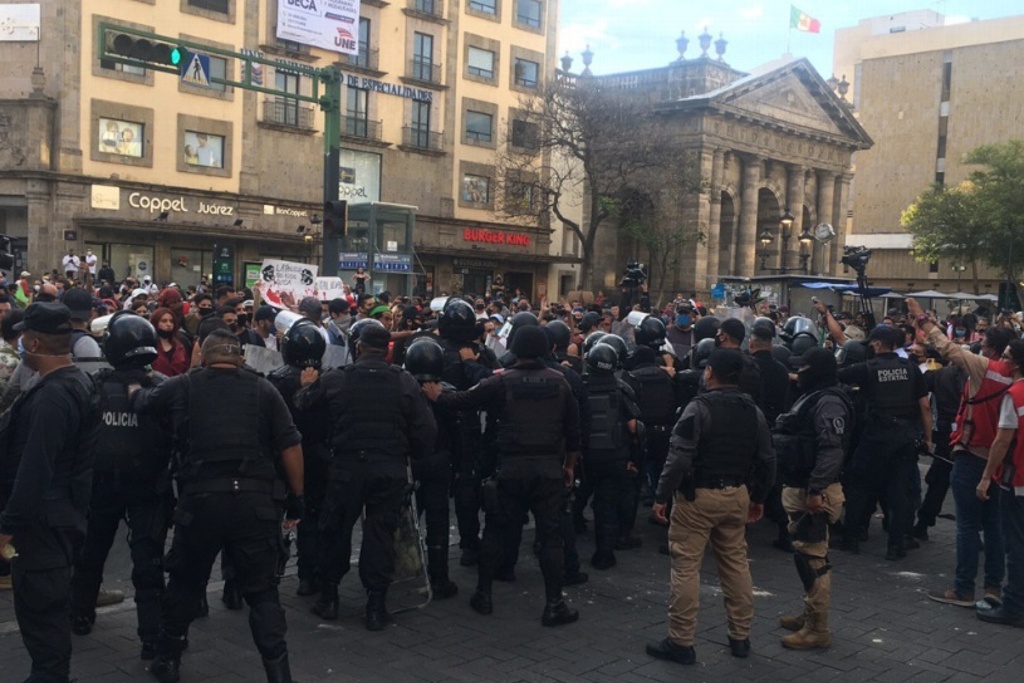 Imagen Liberan a detenidos durante protestas en Guadalajara