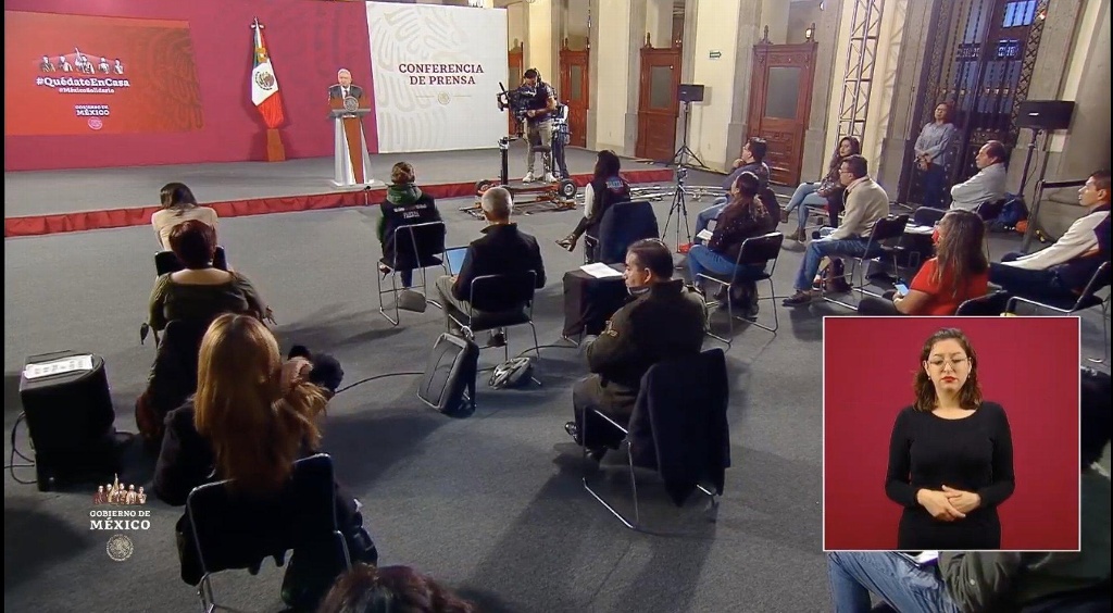 Imagen Dice AMLO que habló con Larry Fink para la renegociación de deuda de Argentina