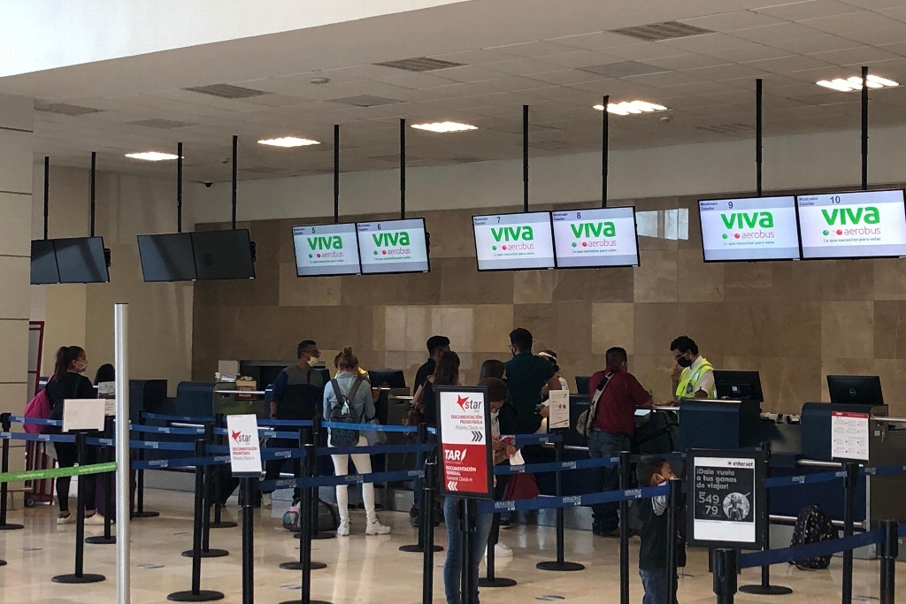Imagen Pasajeros se quedan sin poder volar en aeropuerto de Veracruz por sobreventa de Viva Aerobus