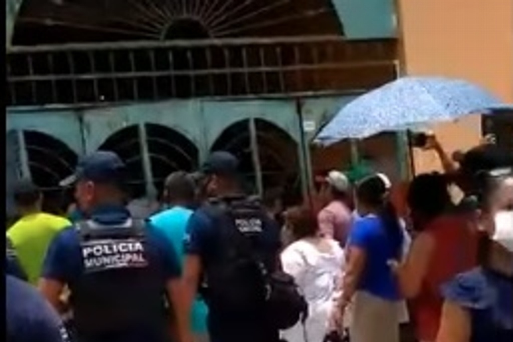 Imagen Comerciantes retienen a alcalde de Ixcatepec, Veracruz