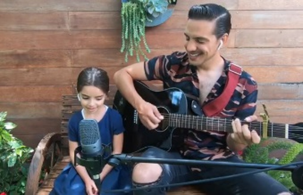 Imagen Se viralizan Aitana y Vadhir Derbez cantando “Dance Monkey” (+Video) 