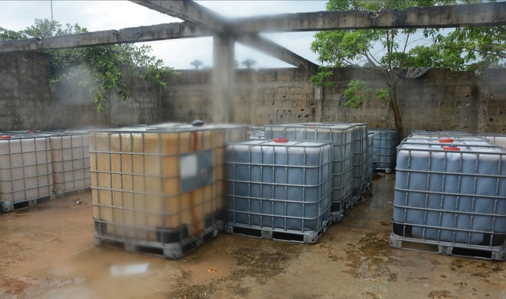 Imagen FGR asegura predio y recupera casi 26 mil litros de hidrocarburo en Coatzacoalcos, Veracruz 