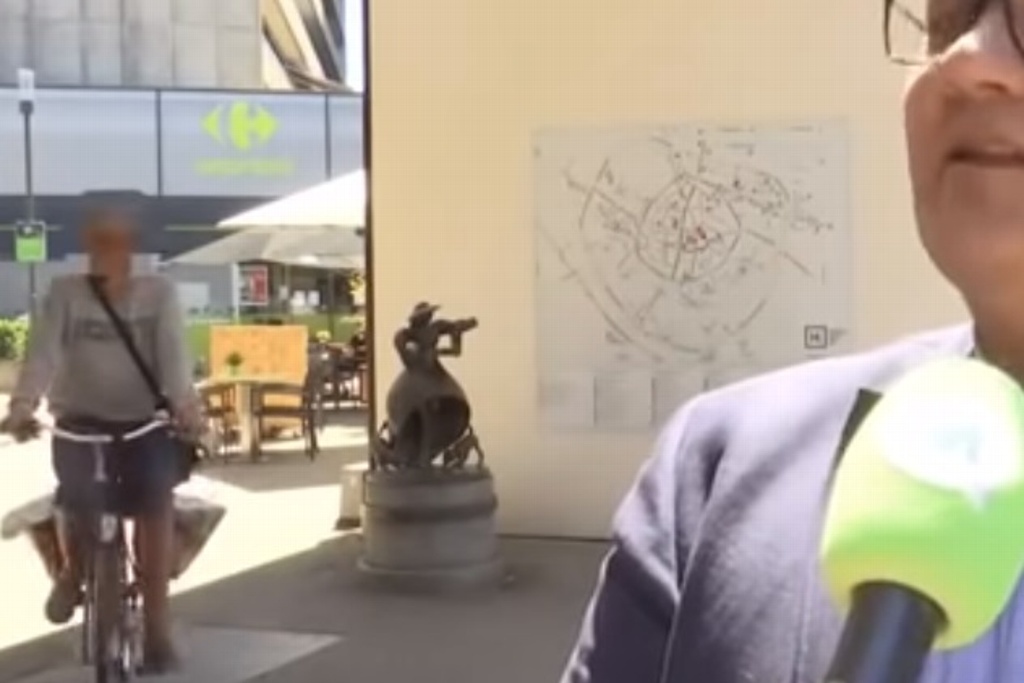 Imagen Ciclista presuntamente ebrio atropella a un alcalde durante entrevista televisada (+Video)