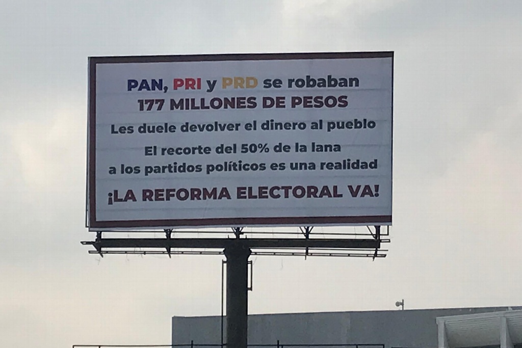Imagen Con espectacular exhiben a PRI, PAN y PRD por rechazar reforma electoral de Veracruz