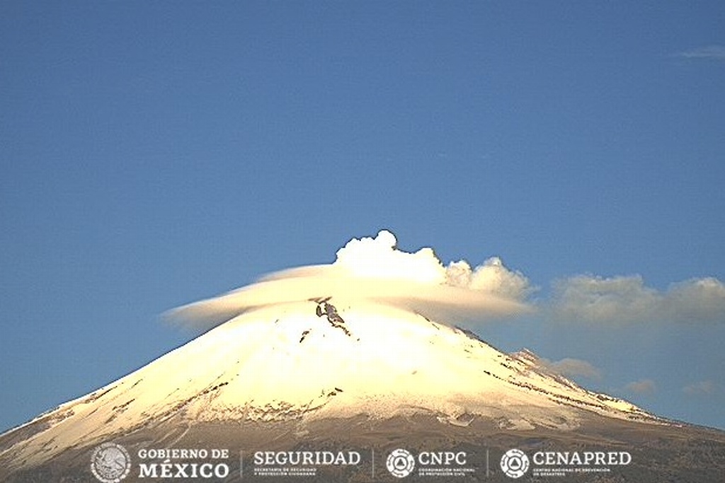 Imagen ¡Mira! Nubes lenticulares coronan el volcán Popocatépetl 