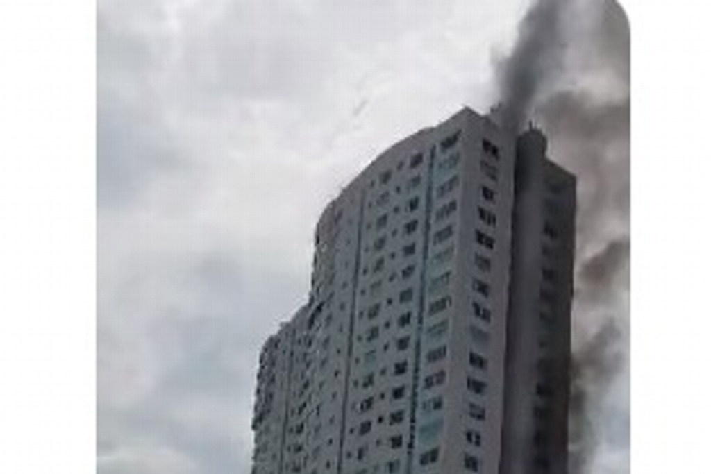 Imagen Reportan incendio en torre de departamentos en Boca del Río, Veracruz (fotos+video)