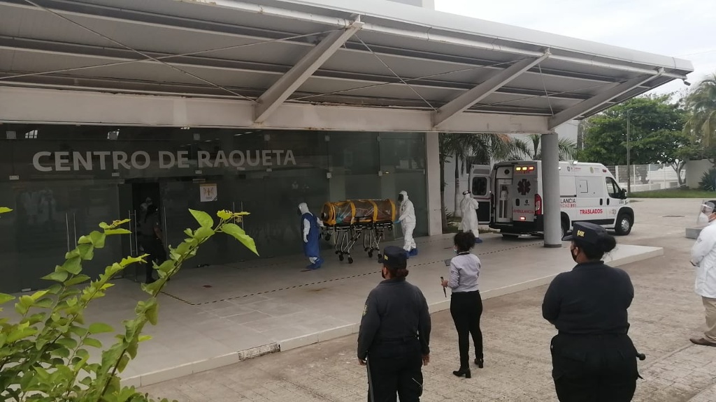 Imagen Llega primer paciente COVID-19 al centro de Raqueta en Boca del Río habilitado como CAME  