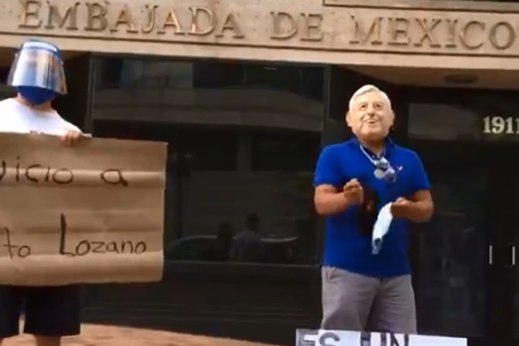 Imagen Con porras y pancartas simpatizantes respaldan a AMLO en embajada de México en EU