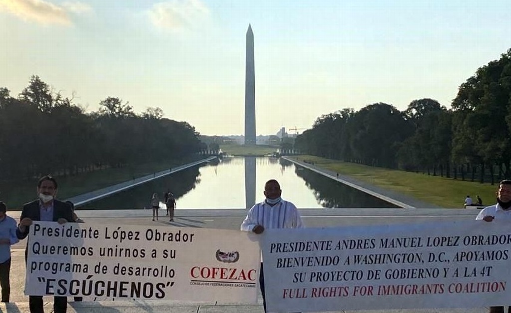 Imagen Mexicanos en contra y a favor de AMLO se manifiestan en Washington ante su visita 