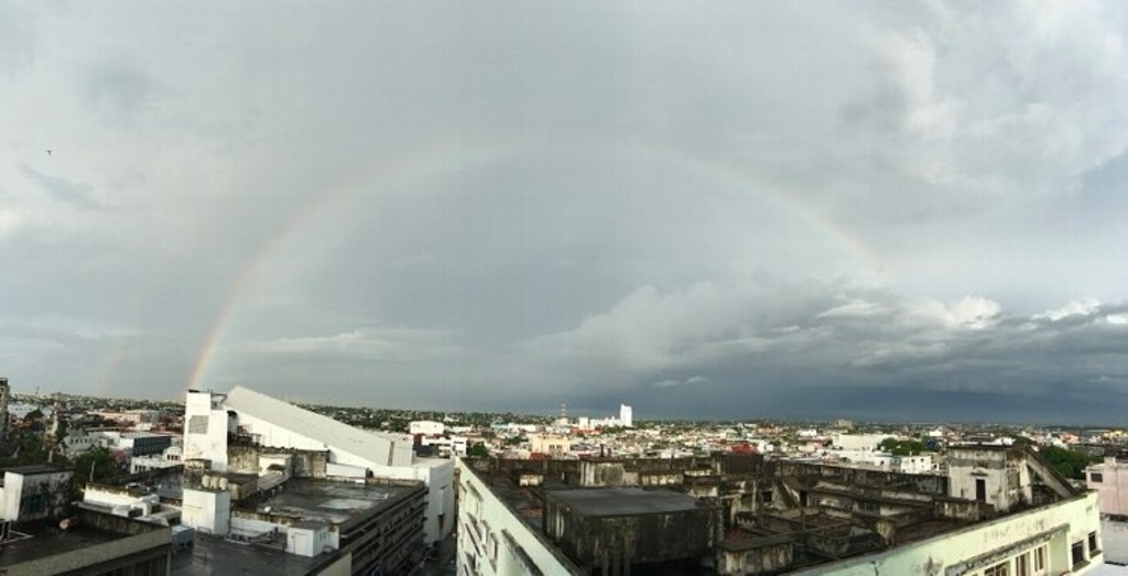 Imagen Arcoiris pinta cielo de Veracruz después de la lluvia