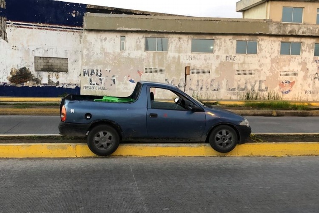 Imagen Termina en camellón de Veracruz frente al recinto portuario
